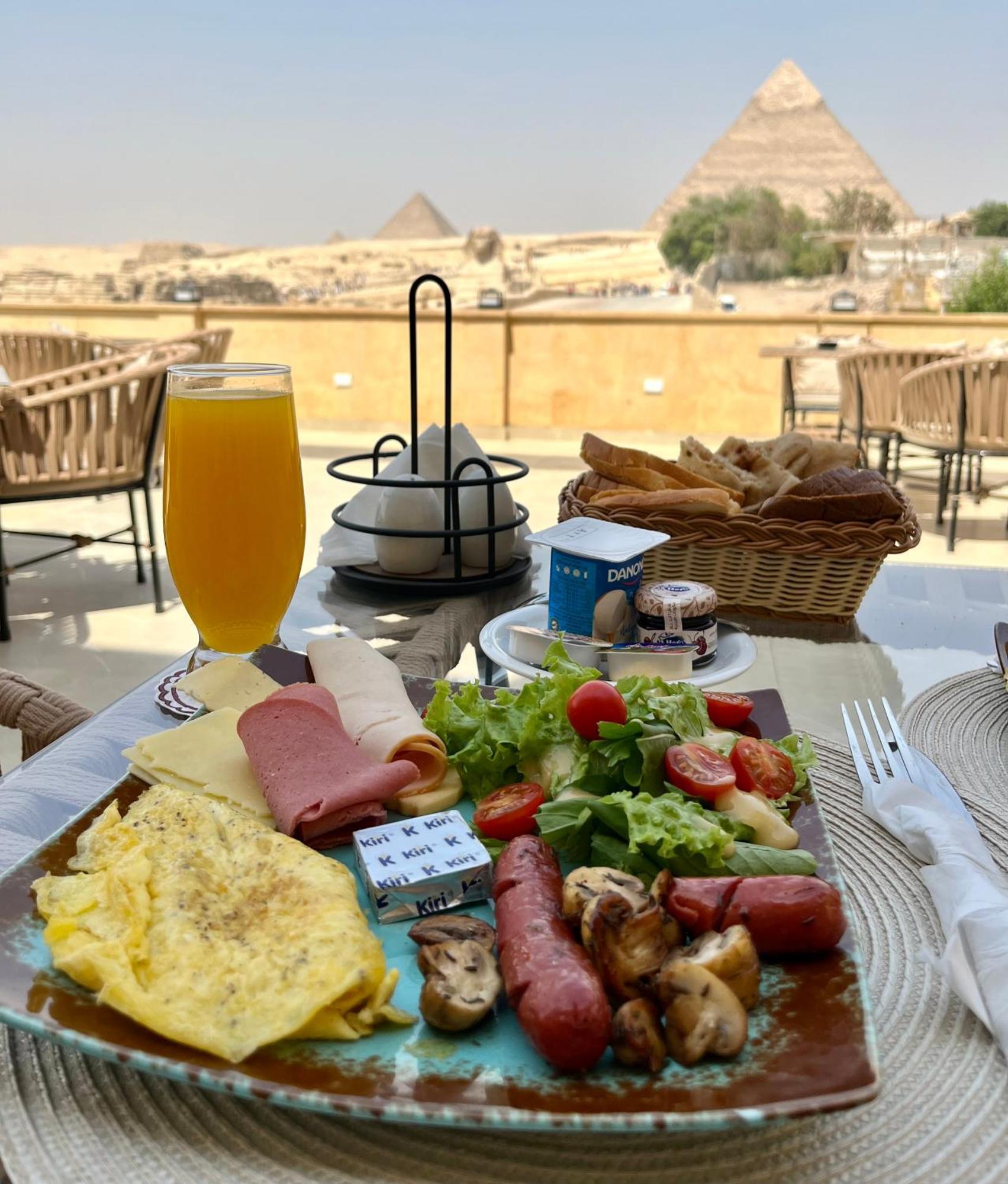 The Gate Hotel Front Pyramids & Sphinx View Kafret el-Gabal Exteriör bild