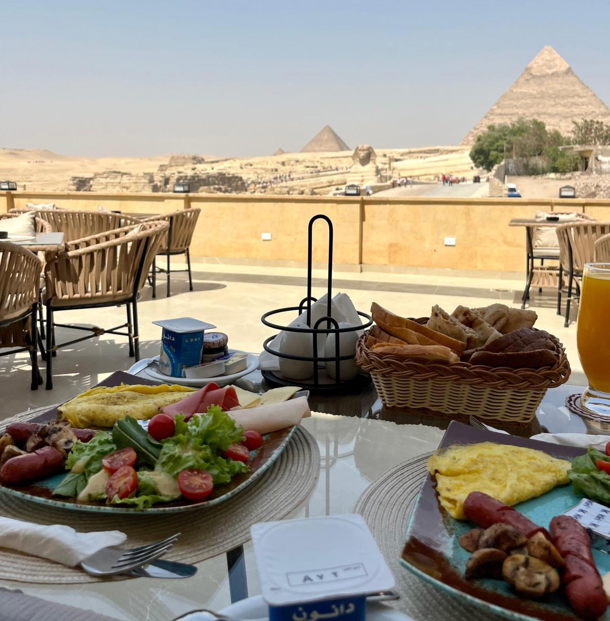 The Gate Hotel Front Pyramids & Sphinx View Kafret el-Gabal Exteriör bild