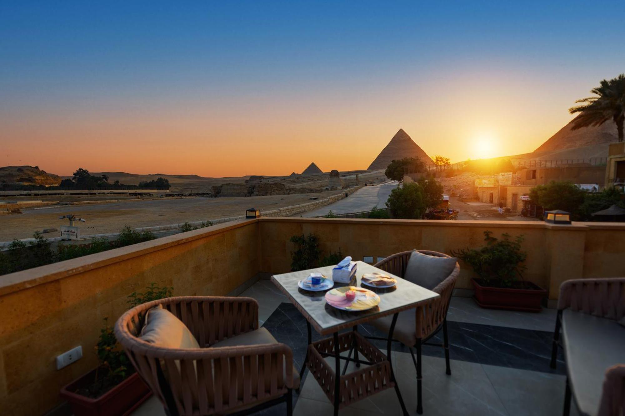 The Gate Hotel Front Pyramids & Sphinx View Kafret el-Gabal Exteriör bild