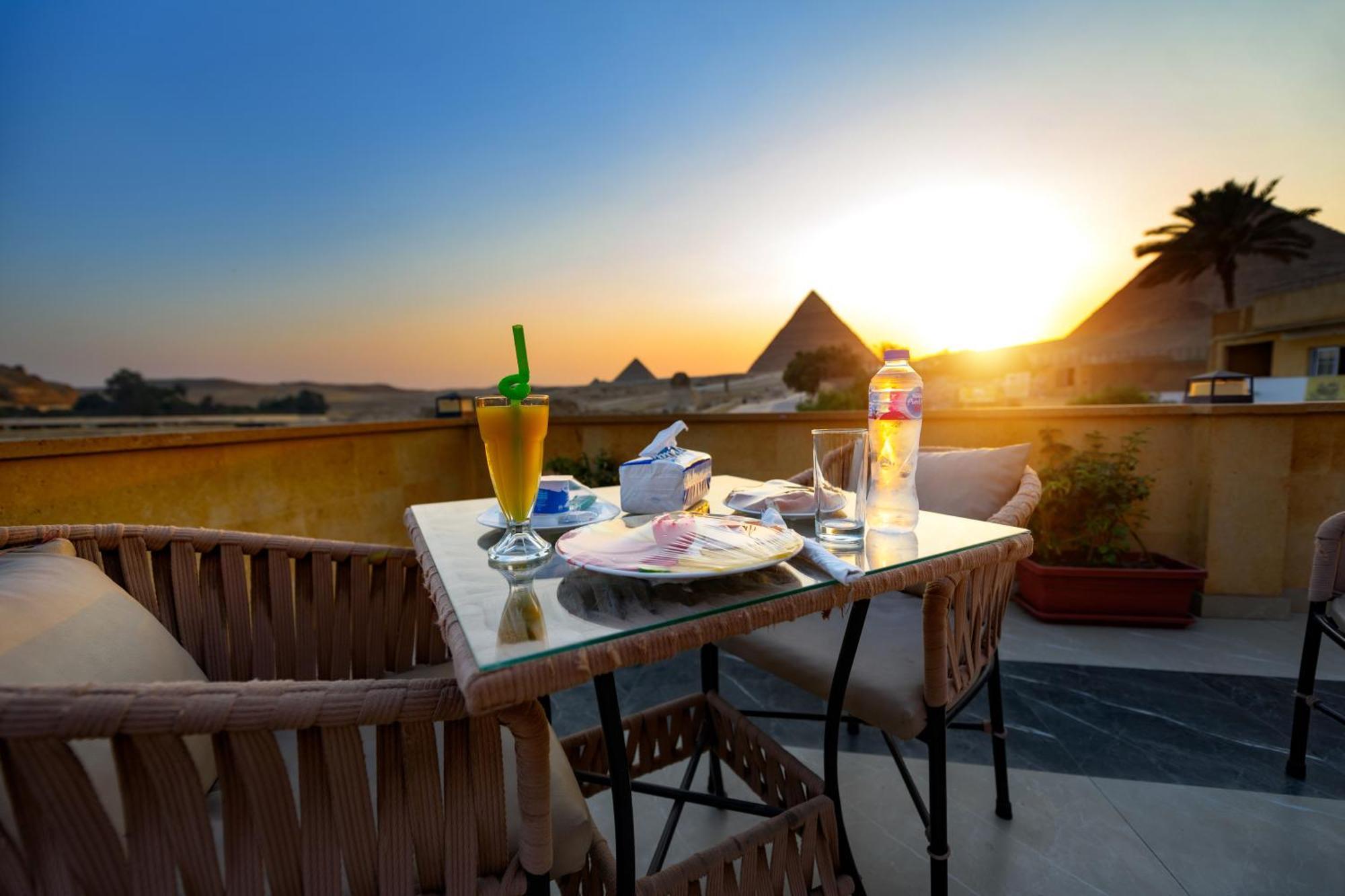 The Gate Hotel Front Pyramids & Sphinx View Kafret el-Gabal Exteriör bild