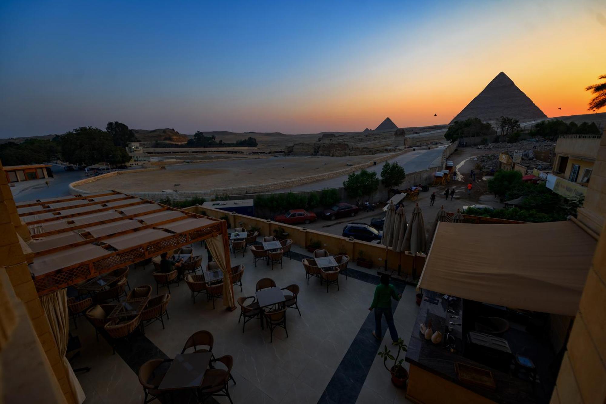 The Gate Hotel Front Pyramids & Sphinx View Kafret el-Gabal Exteriör bild