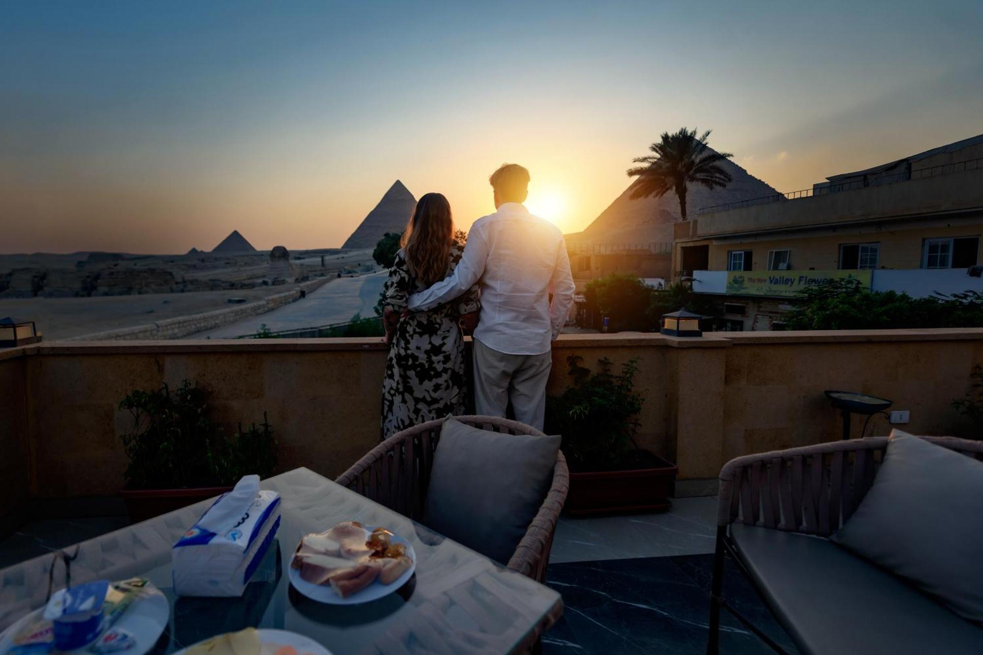 The Gate Hotel Front Pyramids & Sphinx View Kafret el-Gabal Exteriör bild